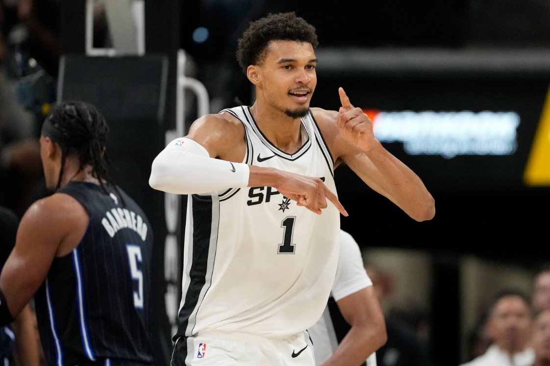 O campeão da NBA Perkins bate em Victor Wembanyama