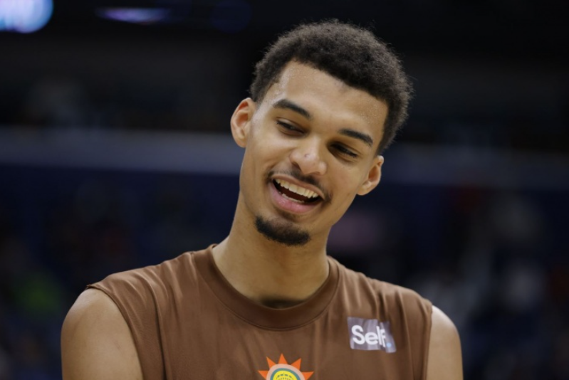 Victor Wembanyama brilha no bloqueio contra Jaylen Green conforme a temporada da NBA avança