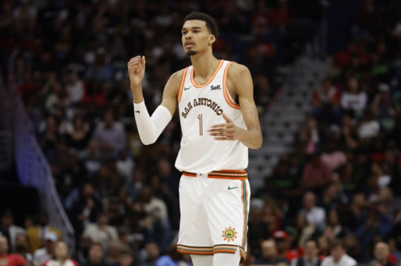 Wembanyama brilha enquanto Spurs enfrenta Timberwolves na ação da NBA