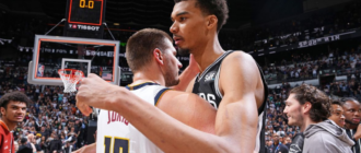 Wembanyama fez um trabalho rápido com Rudy Gobert, acertando uma cesta de três pontos nele